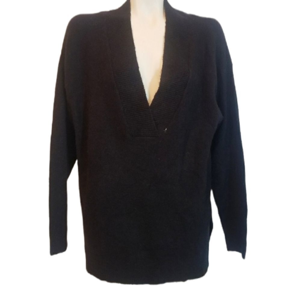 RDI Black V-Neck Sweater‎